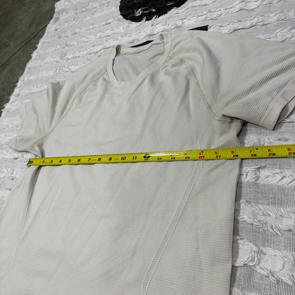 Lululemon Shirt Mens Beige Sz M Tan Metal Vent Tech Outdoor Gym Casual Gorpcore - Picture 9 of 12